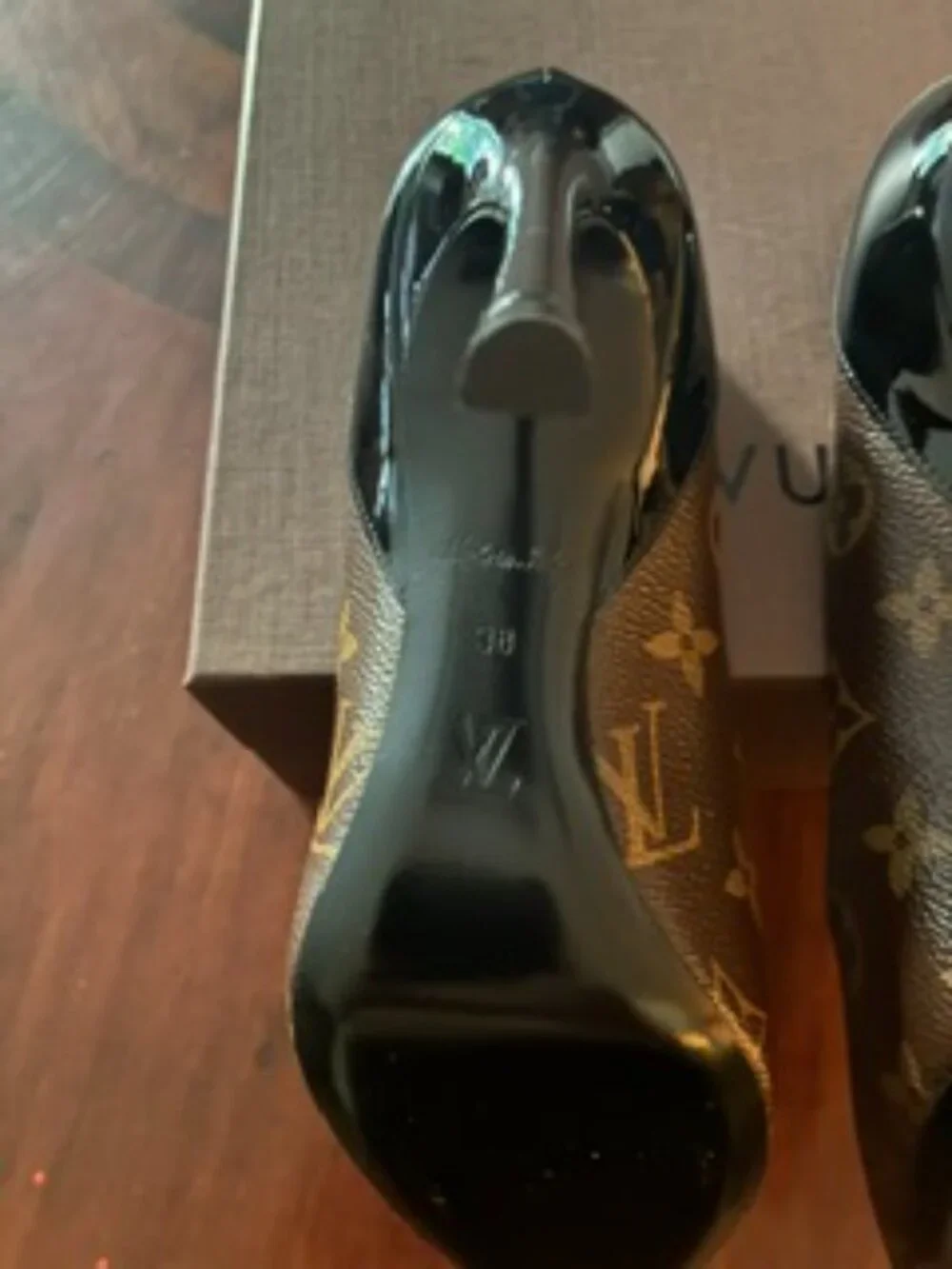 LOUIS VUITTON SHERIDAN MONOGRAM PATENT HEELS